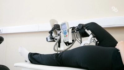 Глава Ставрополья поручил помочь женщине, сломавшей ногу из-за ямы на улице