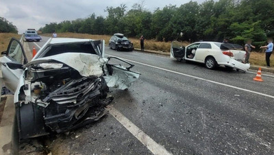 Два человека погибли при столкновении трёх автомобилей в Кочубеевском округе