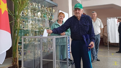 В Степновском округе на выборах проголосовал 97-летний ветеран ВОВ