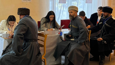 Казаки в Железноводске приехали на выборы на лошадях
