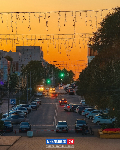 Вечерний Михайловск встречает закатом