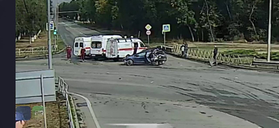 В Невинномысске грузовик влетел в легковушку, где был ребёнок.