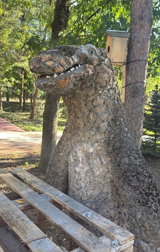 Скульптуру крокодила советских времён восстановили в парке Кисловодска