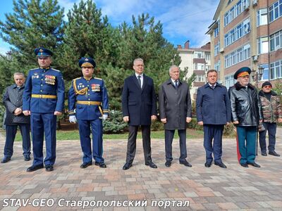 В части ВДВ прошло торжественное возложение цветов в память о погибших десантниках при исполнении воинского долга