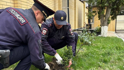 В субботнике «Зелёная Россия» приняли участие полицейские Ессентуков
