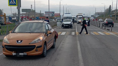 Водителя такси доставили в больницу после ДТП на Ставрополье