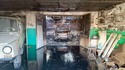 Пожар уничтожил гараж и машину в селе на Ставрополье