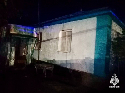 Крыша жилого дома загорелась в селе Надежда