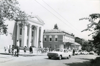 #день_в_истории 14 октября 1910 года для первых покупателей был открыт торговый центр Пассаж