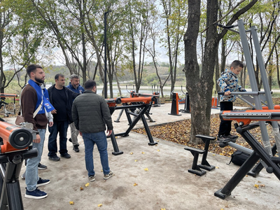 Партдесант проверил ход строительных работ в парке имени Станислава Говорухина Железноводска