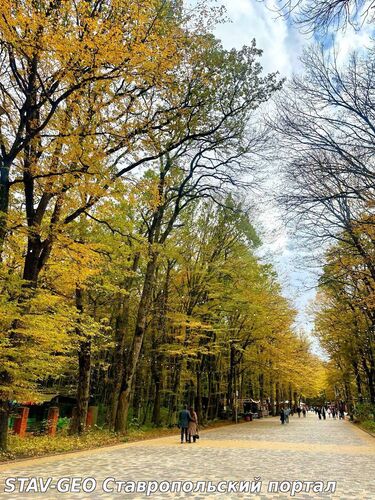 Осенний парк Победы