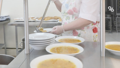 Врач Кондрахин назвал бульон подходящим напитком, чтобы согреться в холода