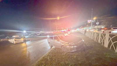 На проспекте Кулакова в Ставрополе в ДТП попали три автомобиля