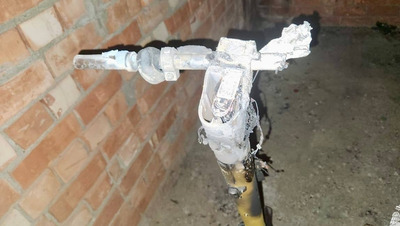 Самокат загорелся в заброшенном здании в Ставрополе