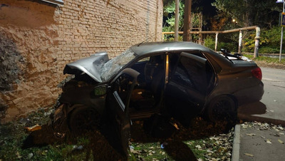 В Пятигорске водитель въехал в стену дома и погиб