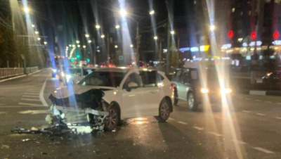 Три человека пострадали при перевороте «Лады» от удара с иномаркой в Ставрополе