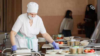 Ученики из многодетный семей могут бесплатно питаться в школах — сенатор Мурог