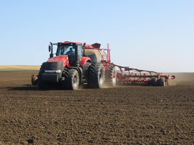 В Шпаковском округе кипит осенняя посевная. На сегодняшний день озимые культуры уже посеяны на площади 41 500 га — это 75% от плана