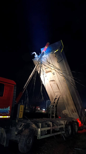 В Михайловске грузовик оборвал провода и оставил без света несколько улиц