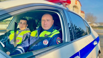 Сотрудники ГАИ в Ставрополе сопроводили в больницу женщину с ребёнком-инвалидом