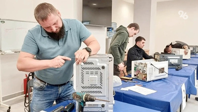 Шесть мастеров по ремонту техники борются за звание лучших в Ставрополе