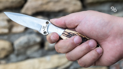 Вспыливший отец, знакомясь с парнем дочки, ударил ножом его друга в Ставрополе