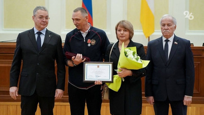 Глава Ставрополья наградил многодетных родителей края