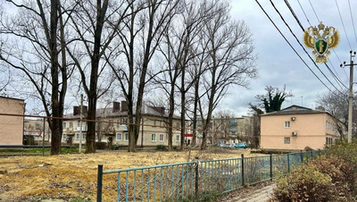 В Изобильном снесли аварийный дом по требованию прокуратуры