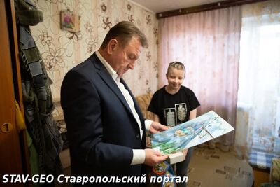 Вручил подарки двум замечательным ребятам, чьи желания снял с новогодней ёлки в рамках акции Елка желаний