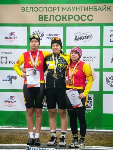 Сезон всероссийских соревнований в дисциплинах маунтинбайка триумфально завершился гонкой велокросса в Белореченске Краснодарского края.