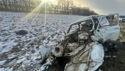 Иномарка, «Нива» и грузовик столкнулись на дороге Ростов-на-Дону — Ставрополь