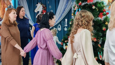 С Новым годом воспитанников детского дома в Новопавловске поздравили полицейские