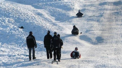 В Госдуме призвали запретить самодельные зимние горки.