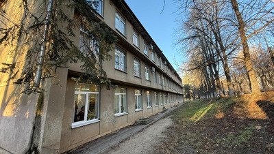 Полувековую школу на 880 мест отремонтируют в Кисловодске