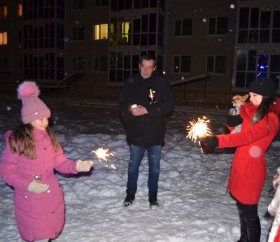 Встреча с соседями первого нового года, двор на Любимой 1