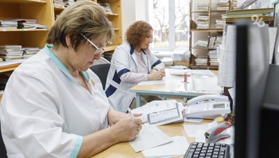 Работающим россиянам могут оплатить дни болезни на январских праздниках