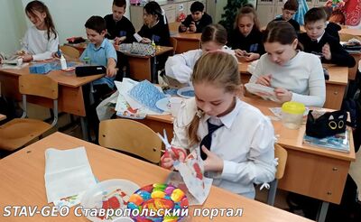 МБОУ СОШ №25 на уроке труда ребята из 4 А стали настоящими мастерами декоративно-прикладного творчества-декупажа.