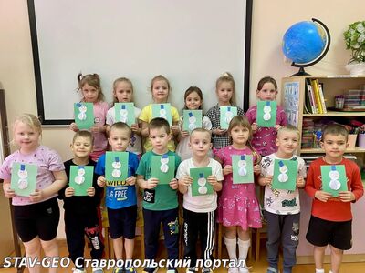 Детский сад №34 ребята из старшей группы №6 решили сделать снеговика нетрадиционным способом.