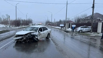 Два несовершеннолетних пострадали в автомобильной аварии в Изобильненском округе.