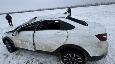 Трое детей и трое взрослых опрокинулись в авто на снежной трассе на Ставрополье