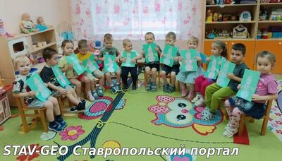 Детский сад №34 ребята второй младшей группы №3 решили выполнить аппликацию Веселый снеговик