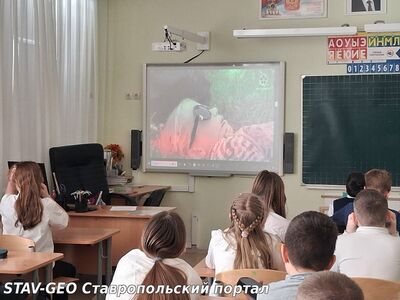 МБОУ СОШ №20 Верность идеалам начинается с малого: 4 Е меняет мир после Другого мира
