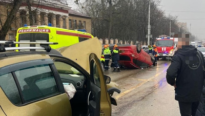 В Ставрополе проезд водителя на красный спровоцировал ДТП с тремя пострадавшими