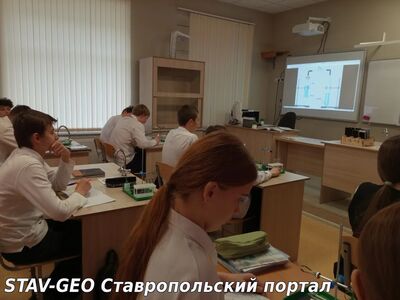 МБОУ СОШ №25 На базе школьной лаборатории прошёл практический урок по химии для 9 классов Получение углекислого газа и изучение его свойств