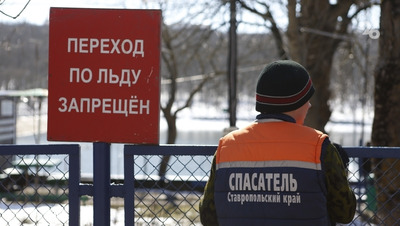 Двое мальчиков провалились под лёд на Старом озере: один спасён женщиной