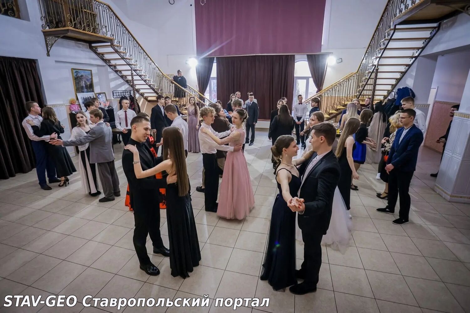 Сретенский бал в Свято-Никольском центре: танцы, этикет и мастер-класс по вальсу