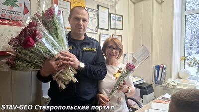 Улыбки, тюльпаны, поздравления: судебные приставы Ставрополя приняли участие во Всероссийской акции «Вам, любимые!»
