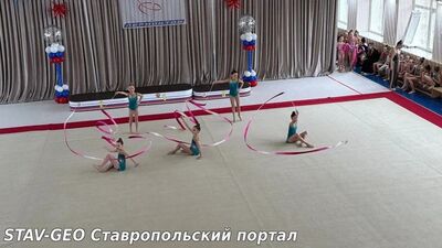 МБОУ СОШ №25 Корнилова Дарья ученица 3 Е класса в групповом упражнении - многоборье заняла 1 место