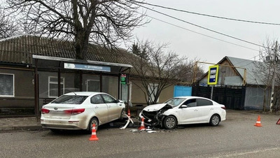 Водитель Kia ранил мужчину, протаранив его автомобиль на Кавминводах, и убежал