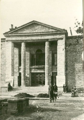 8 марта 1944 года впервые после эвакуации открылся театральный сезон Ставропольского краевого драматического театра им. М.Ю. Лермонтова.